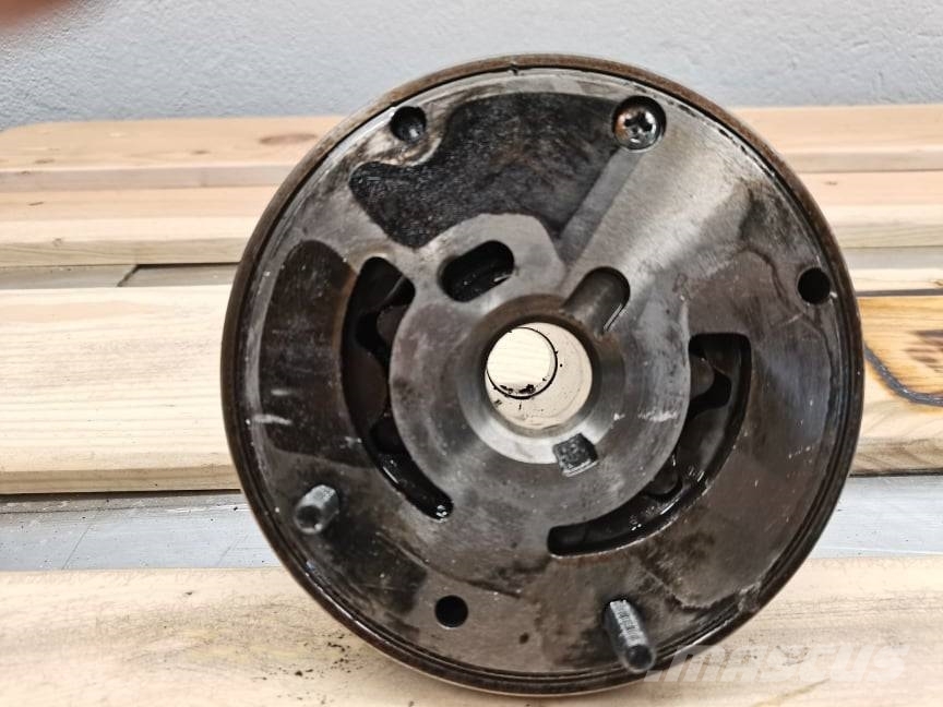 Fermec 860 drive pump Motoren