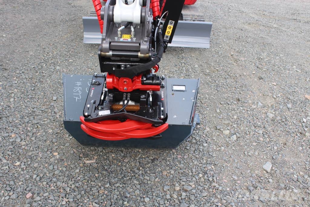 Takeuchi TB 370 Mini pelle < 7t