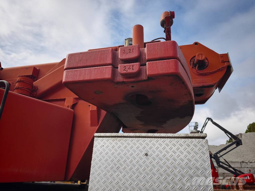 Liebherr LTM 1060-2  *60 Tonnen* 8x6* Neapdoroto reljefo kranai