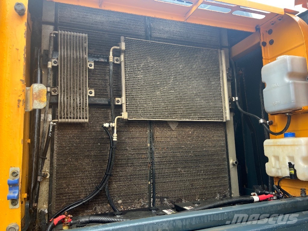 Hyundai HX 300 L Bageri gusjeničari