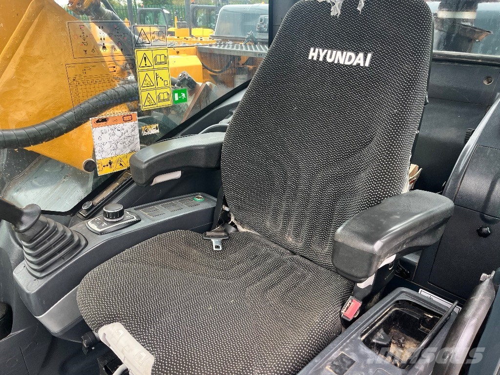 Hyundai HX 300 L Bageri gusjeničari