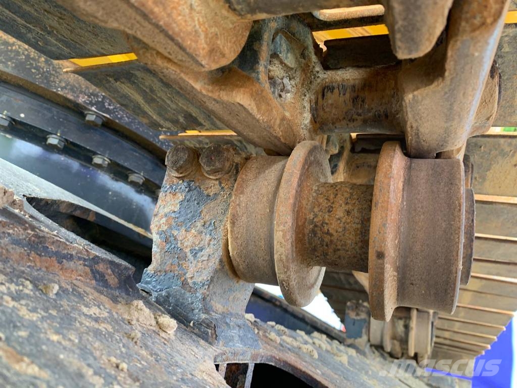 Komatsu PC210LC-11 Vikšriniai ekskavatoriai