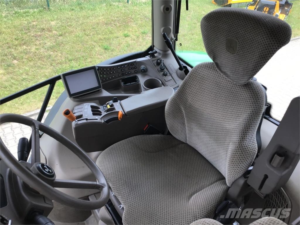 John Deere 6210R Traktorer