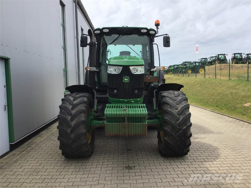 John Deere 6210R Traktorer