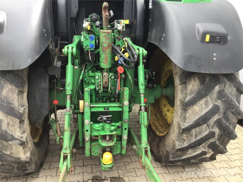 John Deere 6210R Traktorer
