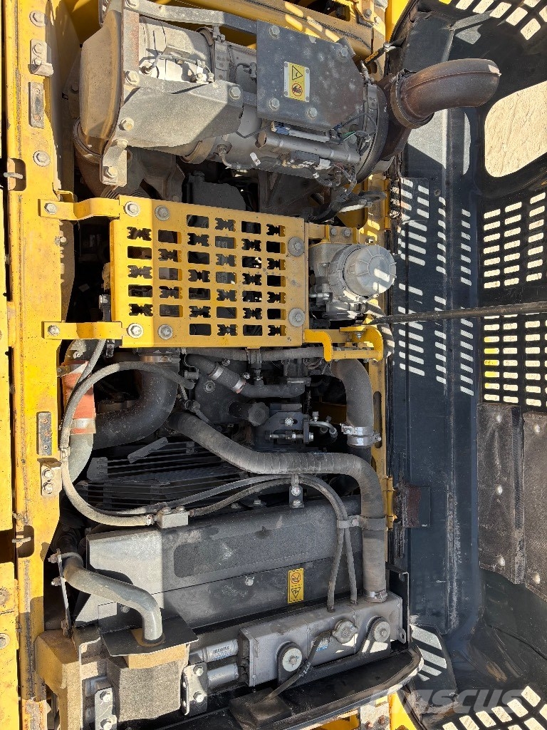 Komatsu PC 210 LC-10 حفارات زحافة
