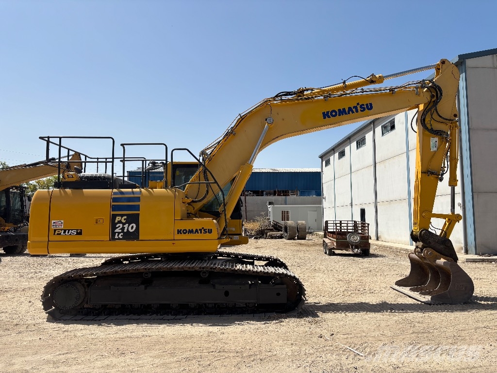 Komatsu PC 210 LC-10 حفارات زحافة