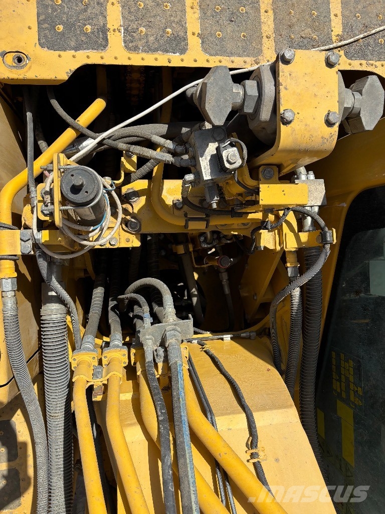Komatsu PC 210 LC-10 حفارات زحافة