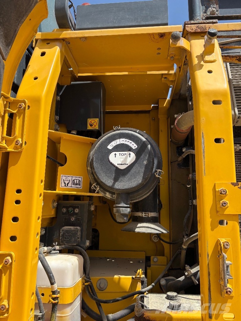 Komatsu PC 210 LC-10 حفارات زحافة