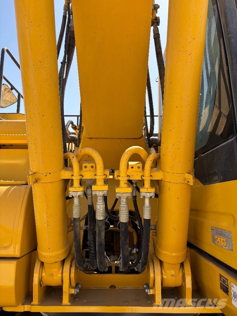 Komatsu PC 210 LC-10 حفارات زحافة