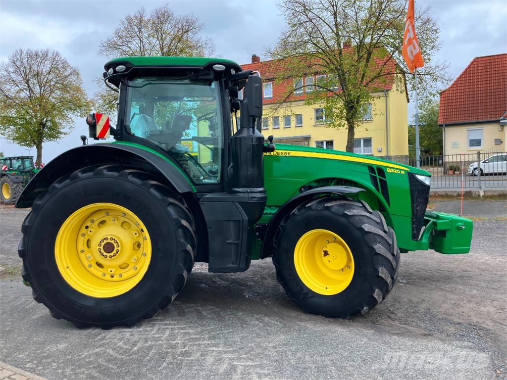 John Deere 8320R Traktori