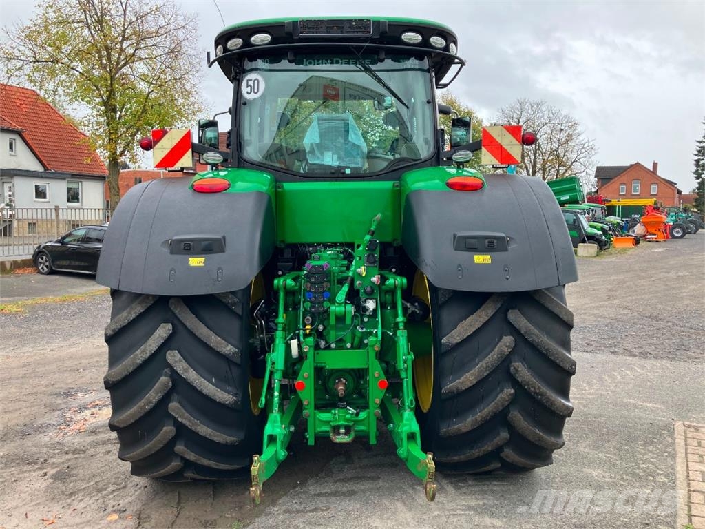 John Deere 8320R Traktori