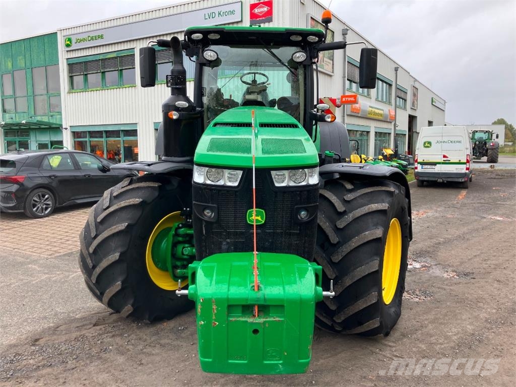 John Deere 8320R Traktori