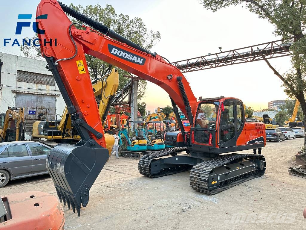 Doosan DX 225 履带挖掘机
