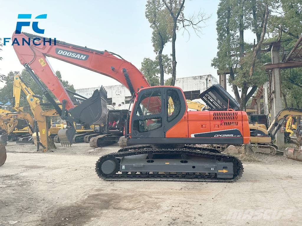 Doosan DX 225 履带挖掘机
