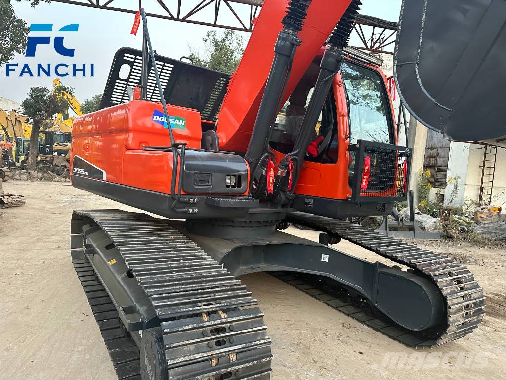 Doosan DX 225 履带挖掘机