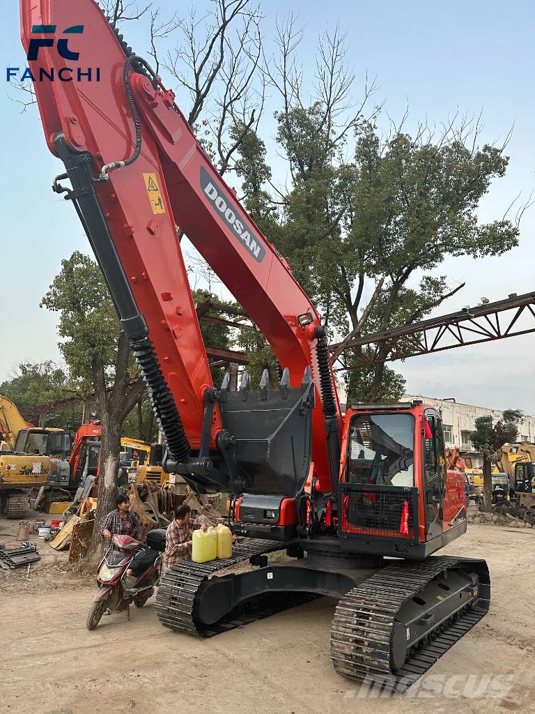 Doosan DX 225 履带挖掘机