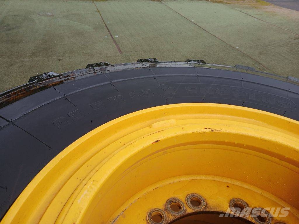 Volvo L120H Michelin Snoplus, 4st 23.5R25 m fälg Banden, wielen en velgen