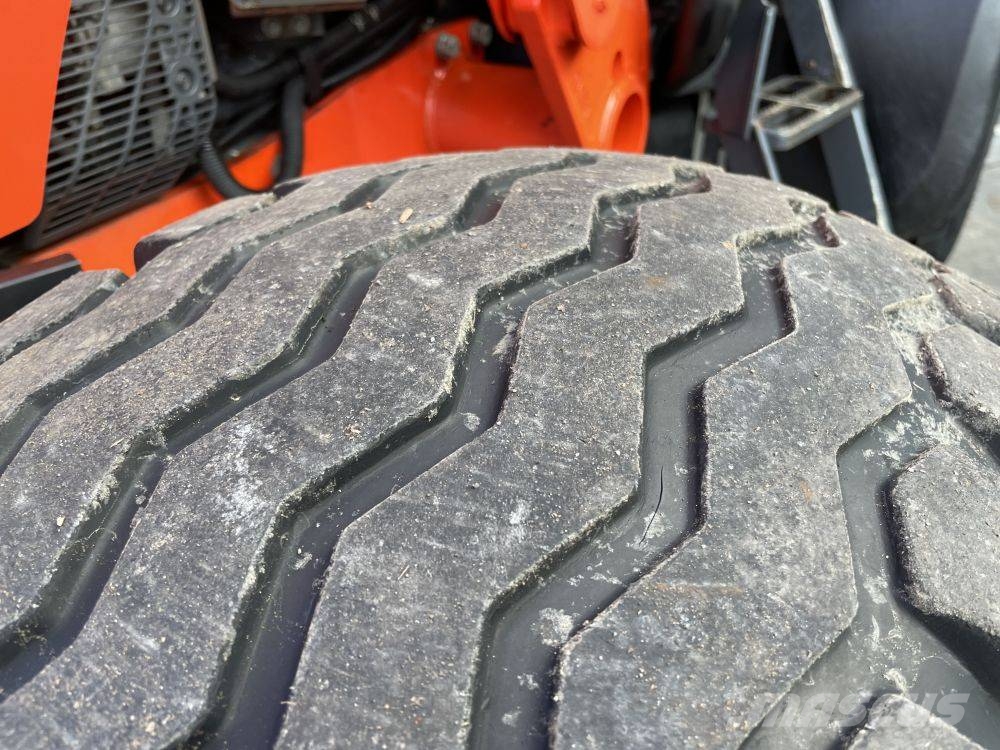 Kubota M 6060 Tractors