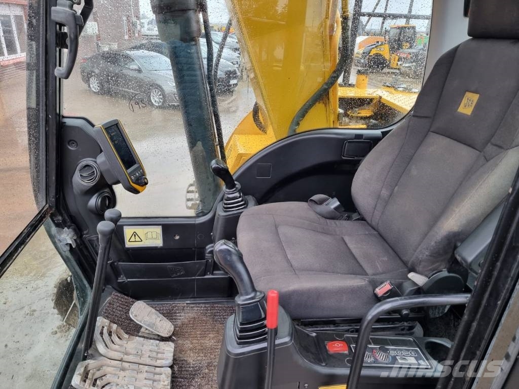 JCB JS 130 LC Rupsgraafmachines