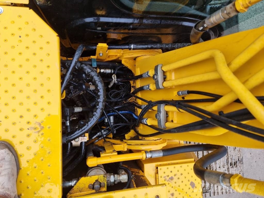 JCB JS 130 LC Rupsgraafmachines