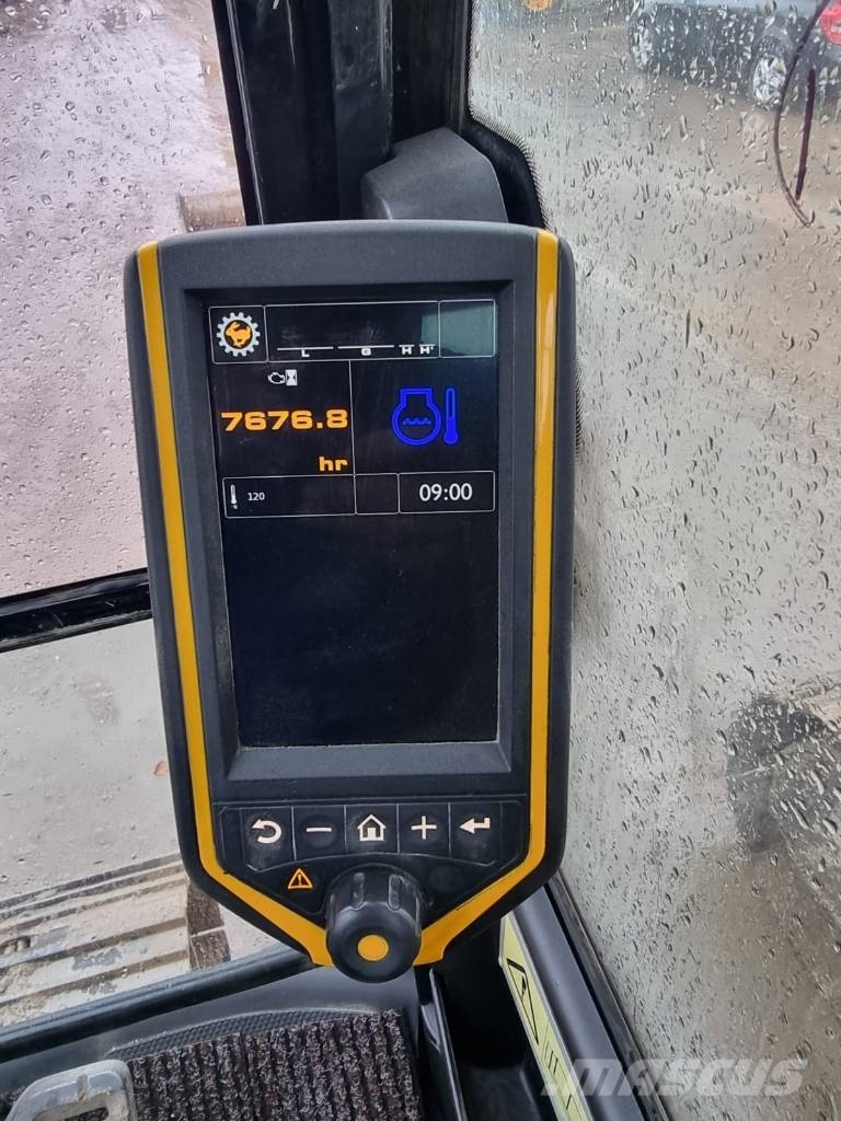 JCB JS 130 LC Rupsgraafmachines
