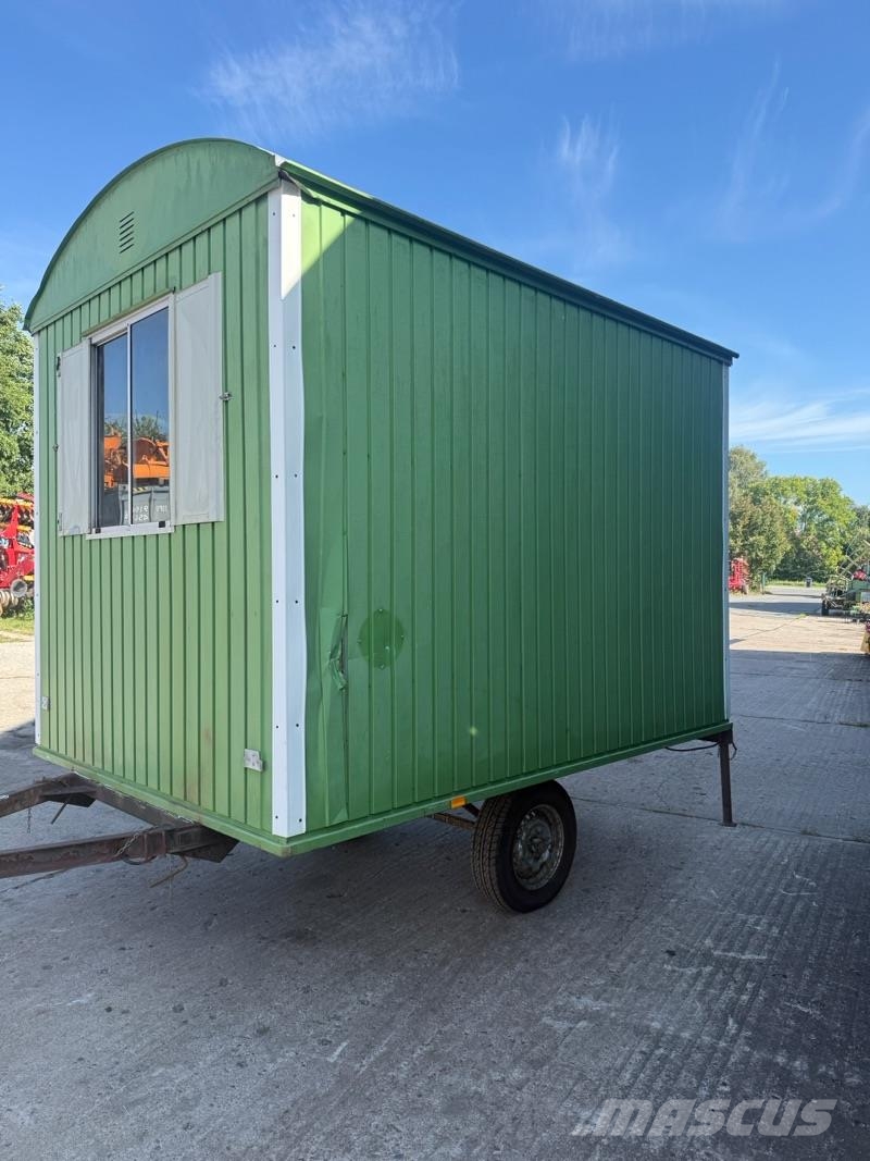 LKW Anhänger Waldarbeiterschutzwagen/Bauwagen Övriga vallmaskiner
