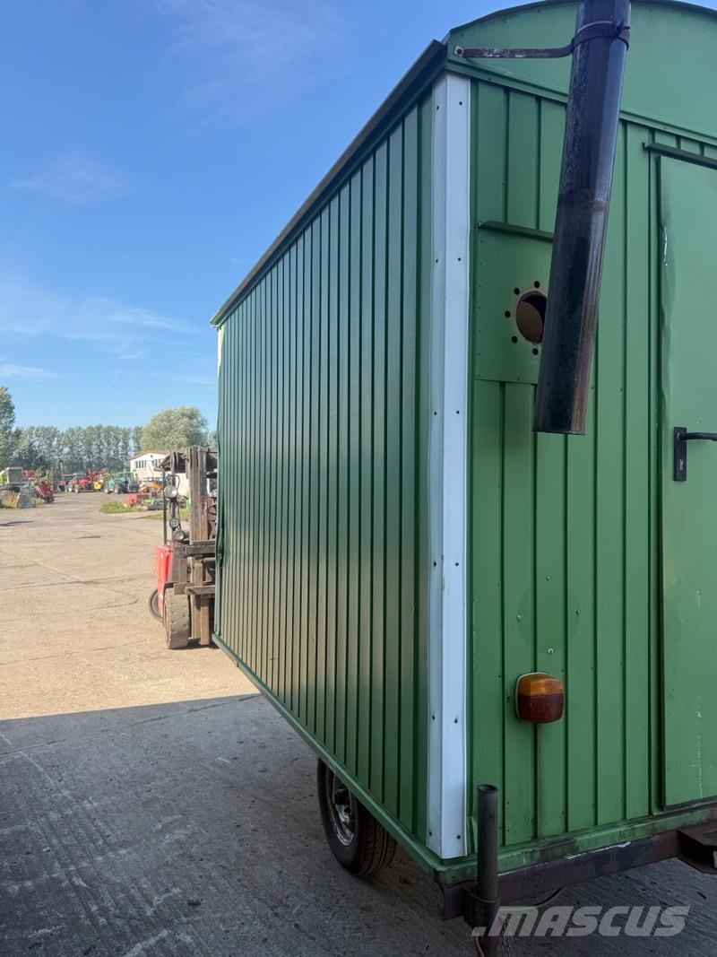 LKW Anhänger Waldarbeiterschutzwagen/Bauwagen Övriga vallmaskiner