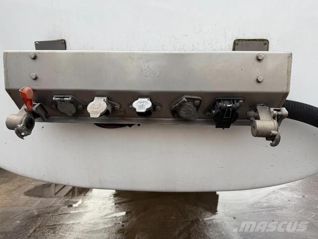 Burg O-3-45T 3 AXLE - SAF - 2 AXLE STEERING - 34000 L C Tanktrailer