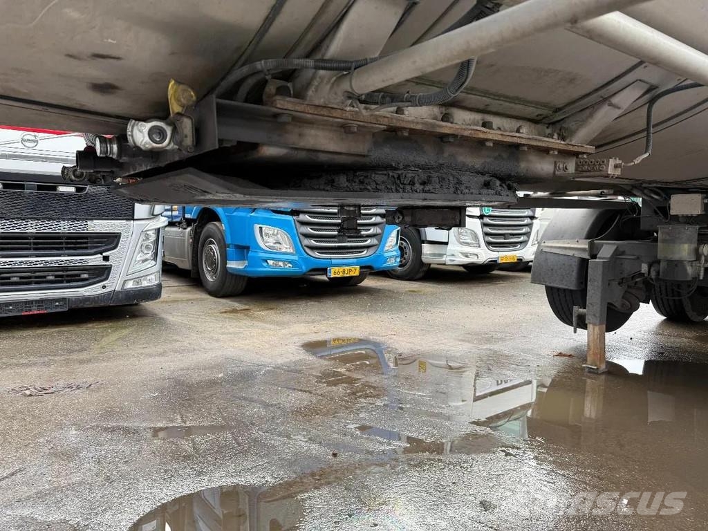 Burg O-3-45T 3 AXLE - SAF - 2 AXLE STEERING - 34000 L C Tanktrailer