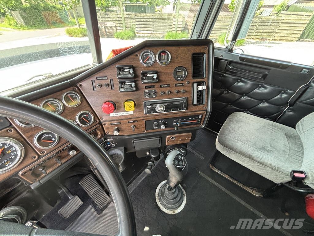 Freightliner FLD 112 6X4 10-Speed Rockwell, Cummins, Engine bra Chassis