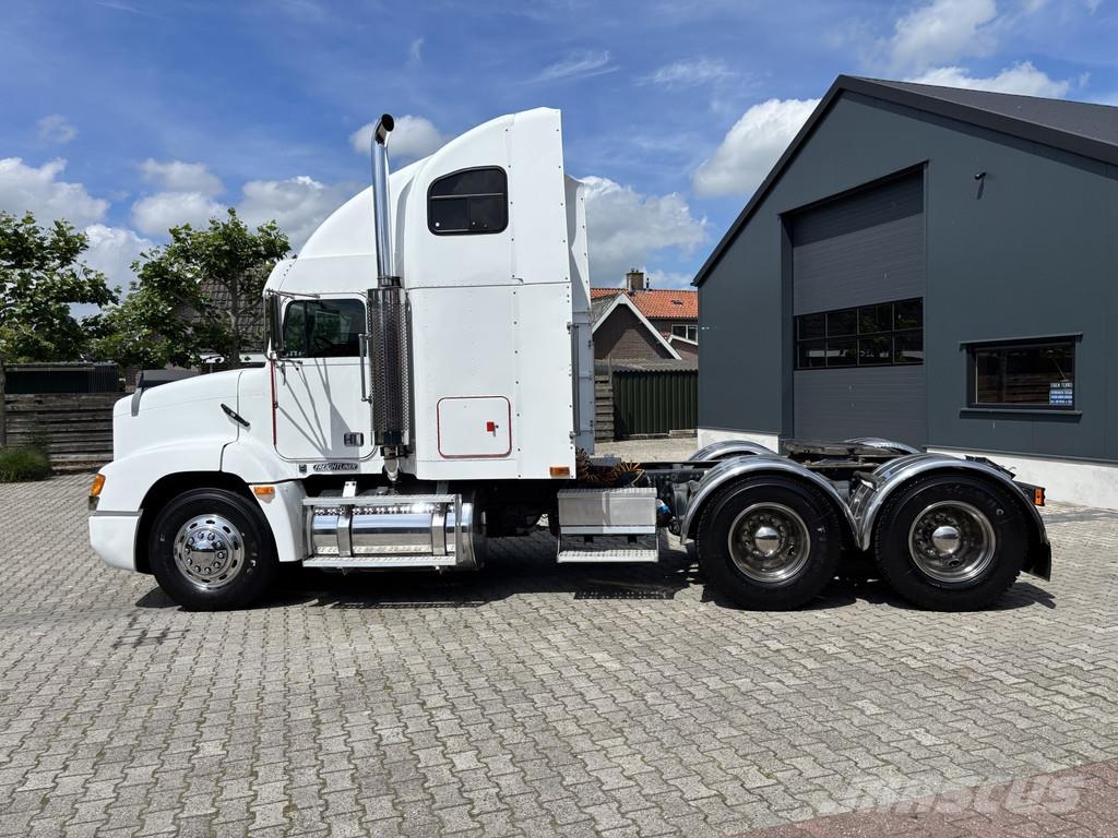 Freightliner FLD 112 6X4 10-Speed Rockwell, Cummins, Engine bra Chassis