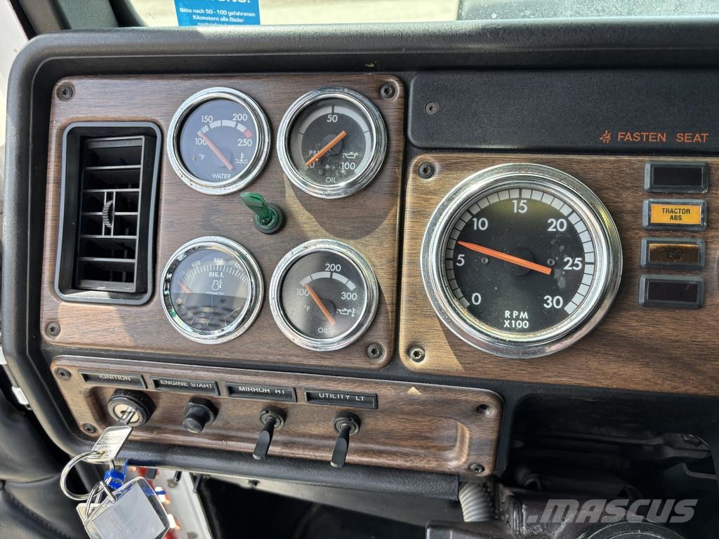 Freightliner FLD 112 6X4 10-Speed Rockwell, Cummins, Engine bra Chassis