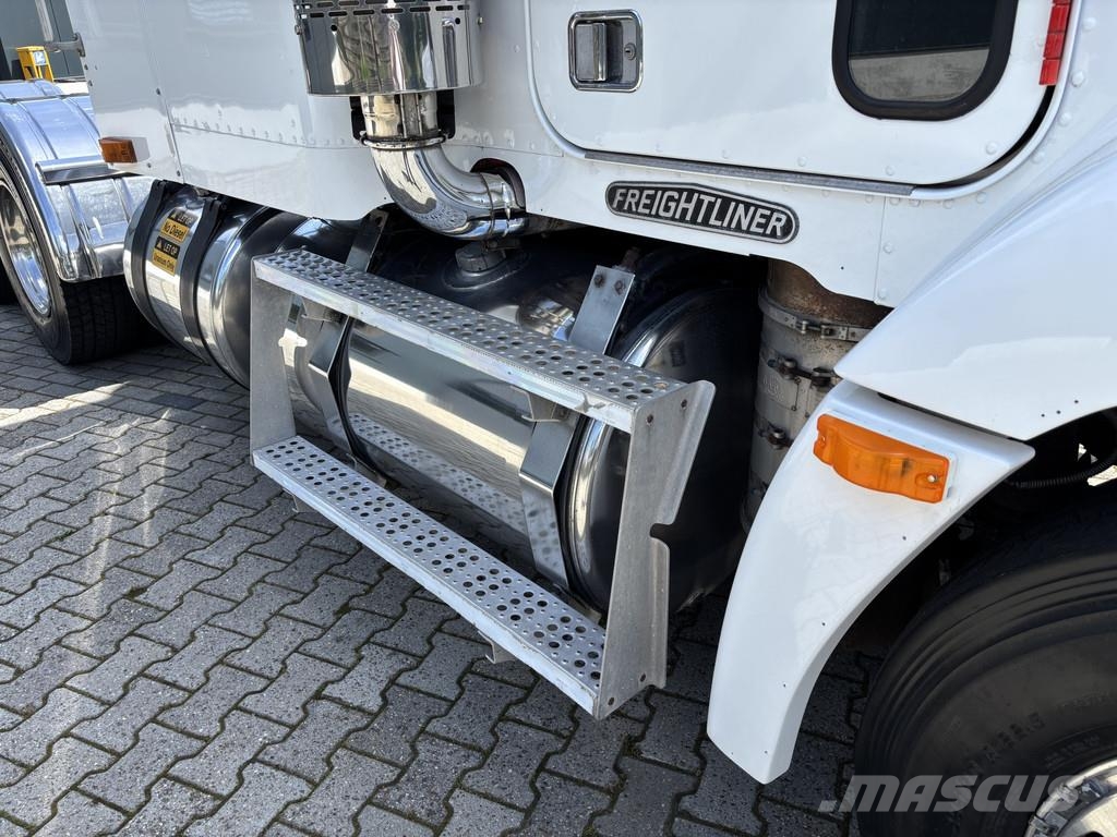Freightliner FLD 112 6X4 10-Speed Rockwell, Cummins, Engine bra Chassis
