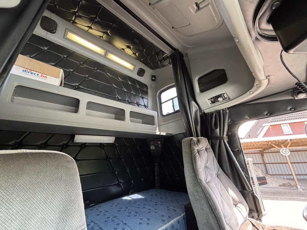 Freightliner FLD 112 6X4 10-Speed Rockwell, Cummins, Engine bra Chassis