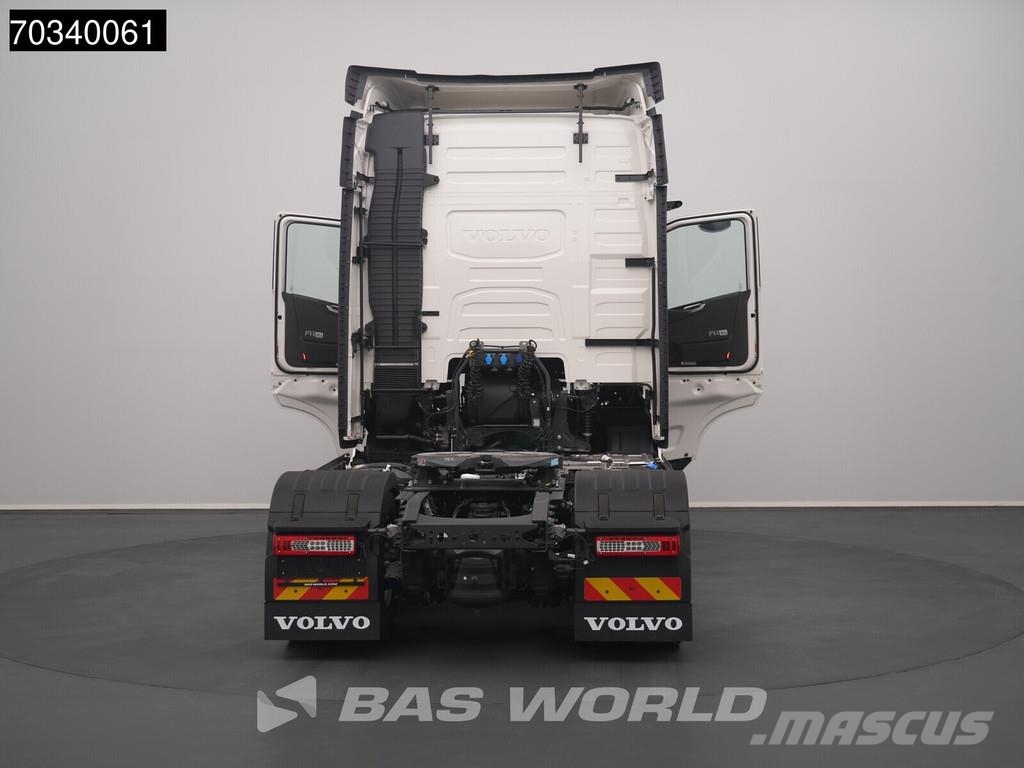 Volvo FH16 700 FH 4X2 NEW! Retarder 2xTanks I-ParkCool Sattelzugmaschinen