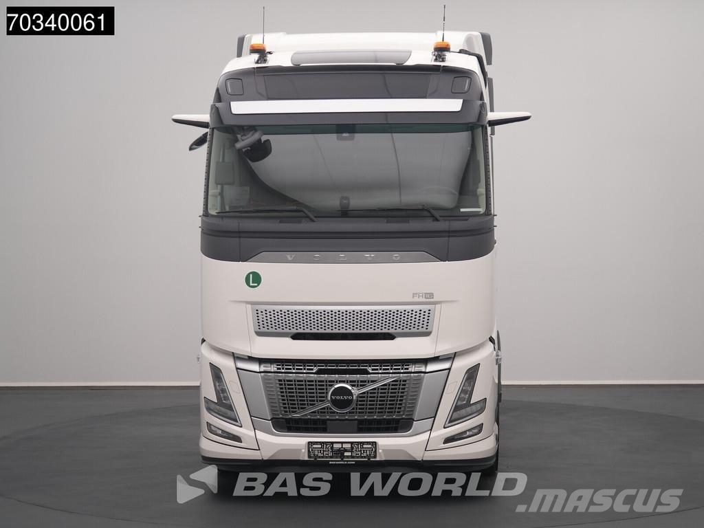 Volvo FH16 700 FH 4X2 NEW! Retarder 2xTanks I-ParkCool Sattelzugmaschinen