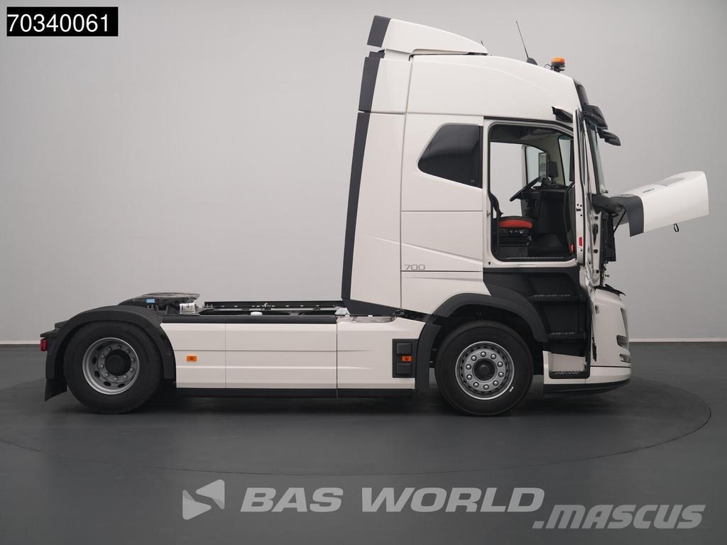 Volvo FH16 700 FH 4X2 NEW! Retarder 2xTanks I-ParkCool Sattelzugmaschinen