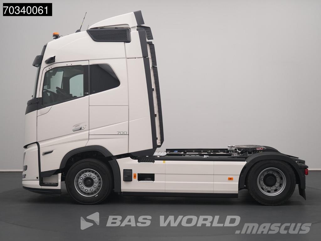 Volvo FH16 700 FH 4X2 NEW! Retarder 2xTanks I-ParkCool Tegljači