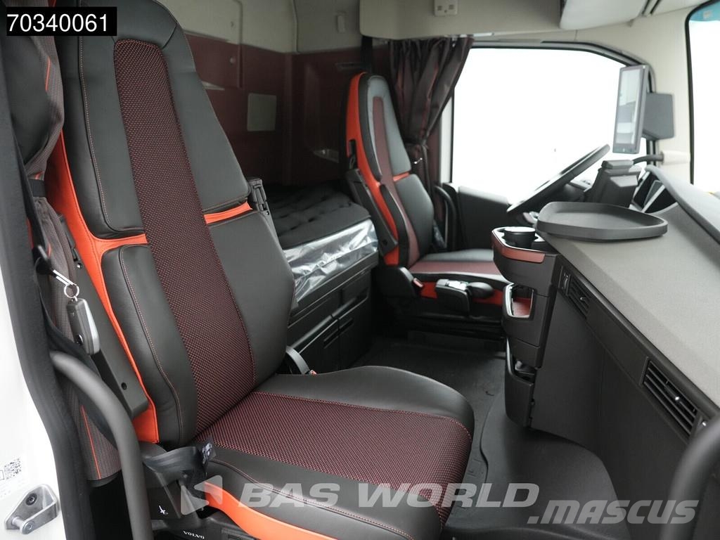 Volvo FH16 700 FH 4X2 NEW! Retarder 2xTanks I-ParkCool Sattelzugmaschinen
