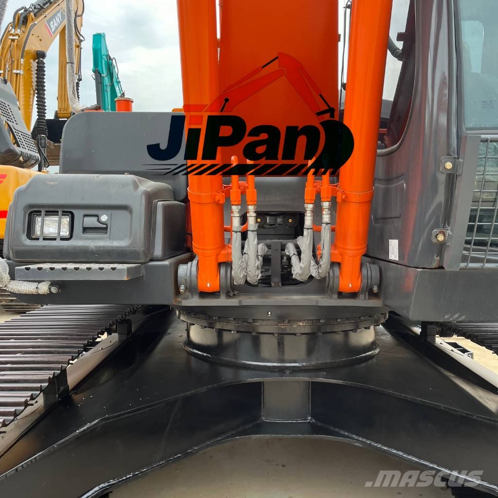 Hitachi ZX 210 Bagri goseničarji