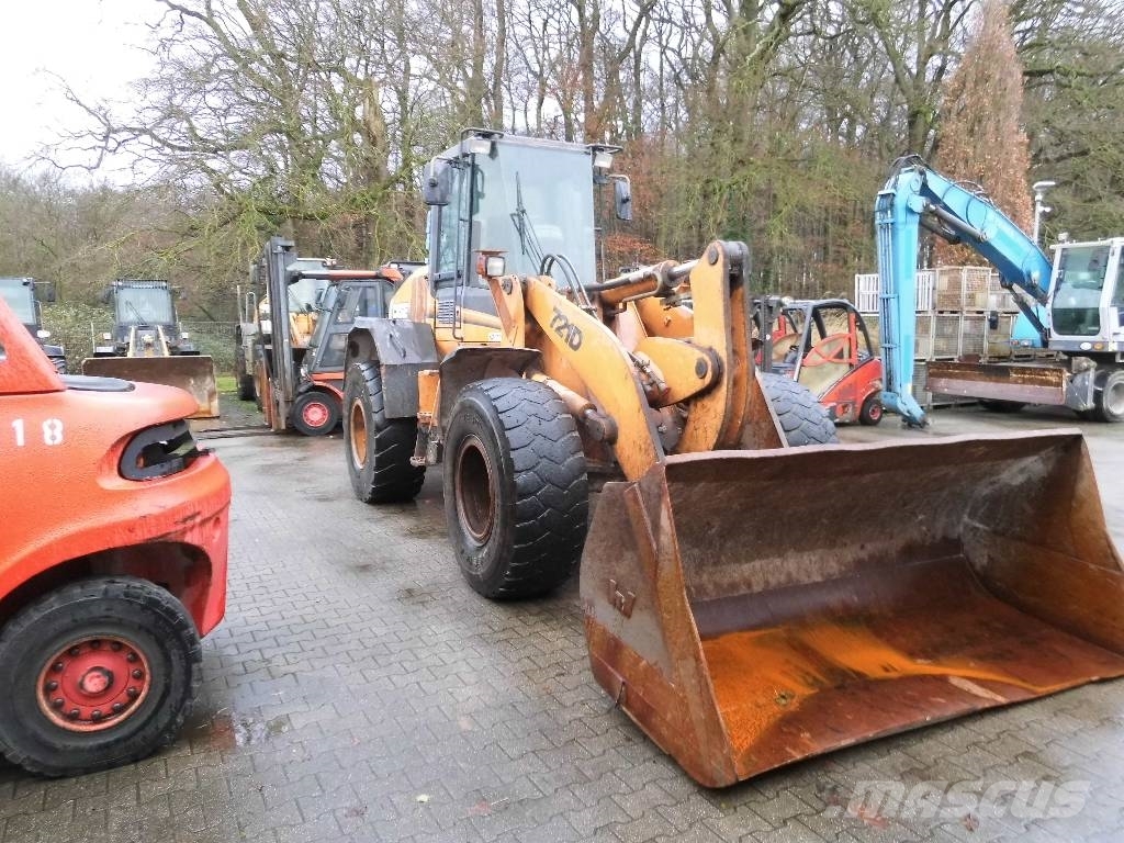 CASE 721 D Колесни товарачи
