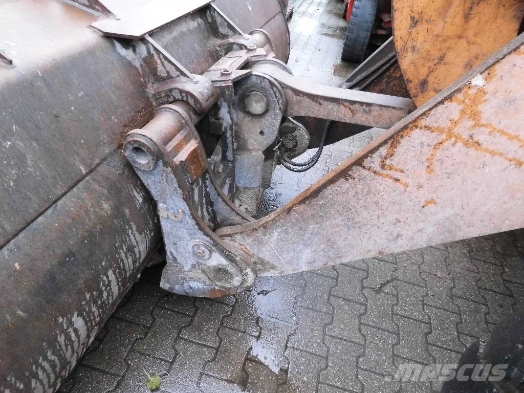 CASE 721 D Колесни товарачи