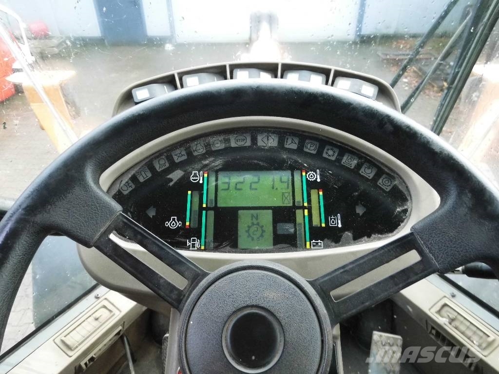 CASE 721 D Колесни товарачи