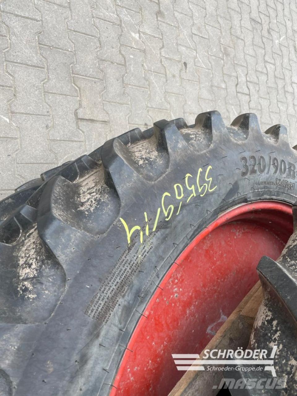 Fendt 2X 270/95 R32 / 2X 320/90 R46 BKT Dupli kotači