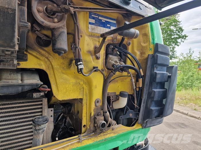 Mercedes-Benz 2527 B 6X4 Camiones de concreto