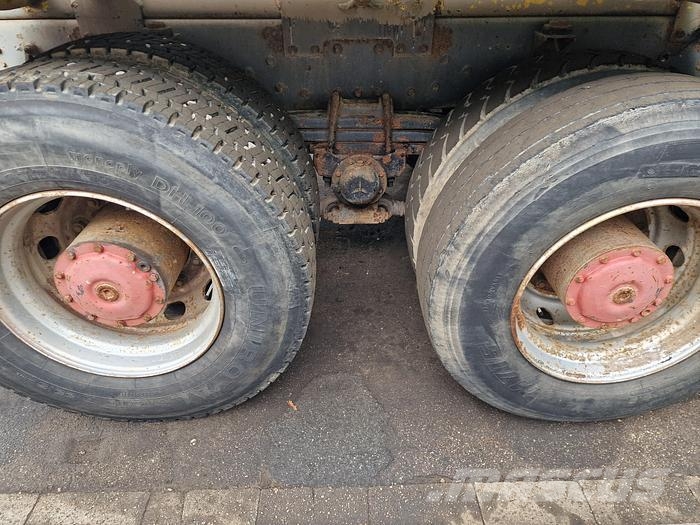 Mercedes-Benz 2527 B 6X4 Camiones de concreto