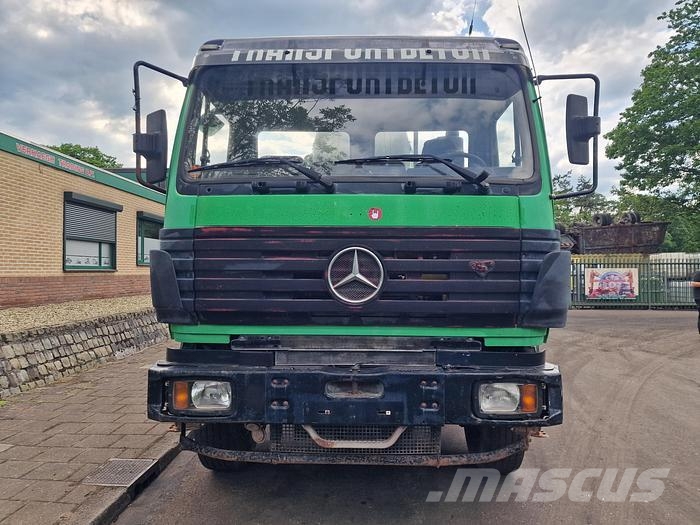 Mercedes-Benz 2527 B 6X4 Camiones de concreto