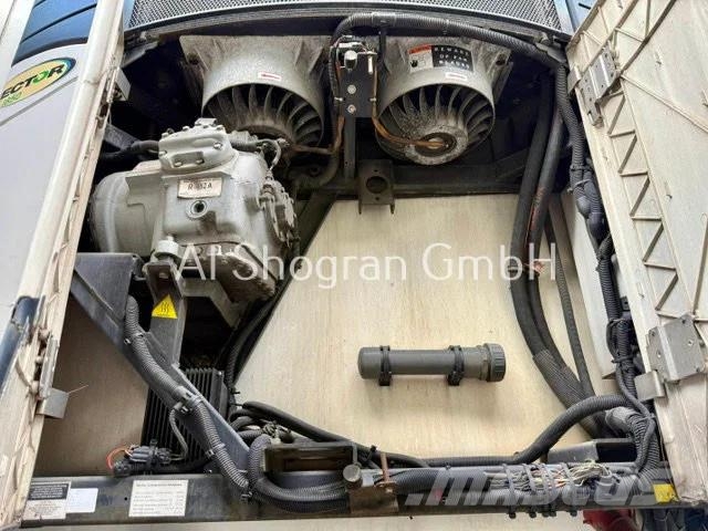Pacton Carrier Vector 1850/3 x Achsen PBW/Lenk + Liftachs Puspriekabės su izoterminiu kėbulu