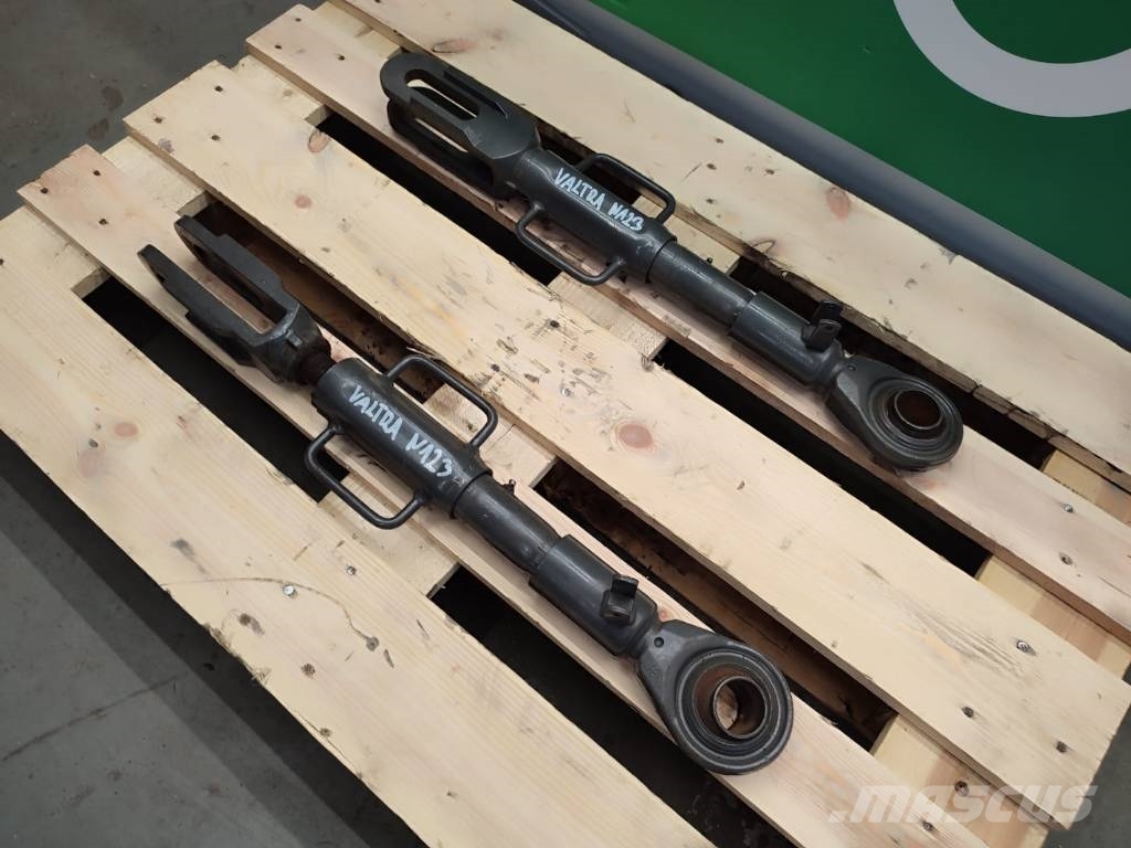 Valtra N123 rear linkage hanger Saseler